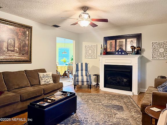 4th image of 4540 CAMELLIA Street