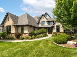 6214 Cardinal Rd, Bettendorf, IA 52722