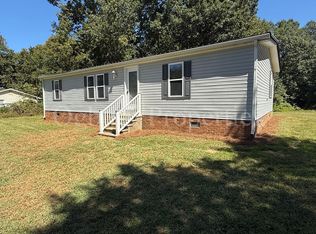 4905 La Crest Ct, Walkertown, NC 27051