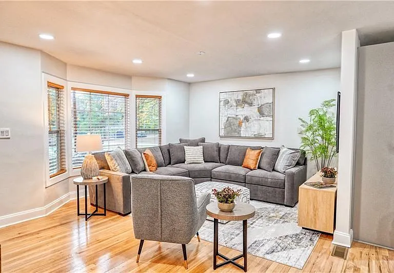 2250 Dodson Dr — Photo 3