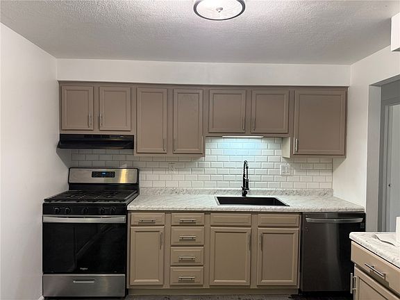 4th image of 308 Cortez Dr