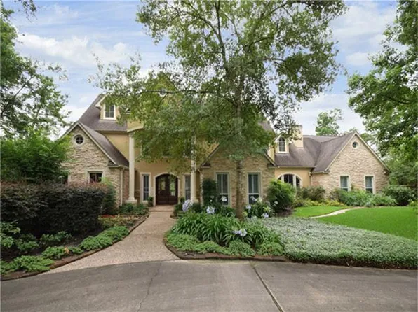 18 Watertree Ct, The Woodlands, TX 77380