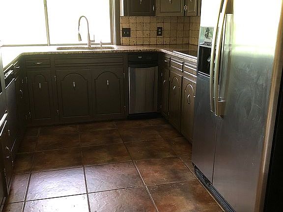 3rd image of 2048 N Kirkwood Dr