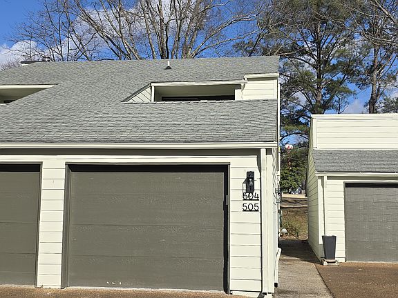 3rd image of 504 Lost Tree Ln #504