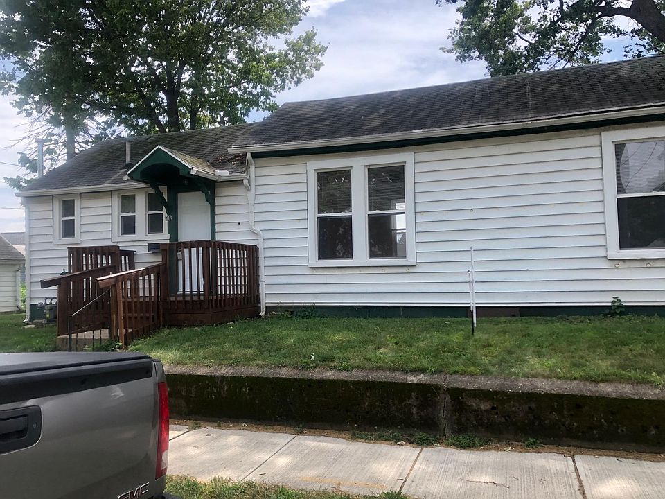 1st image of 914 W Water St