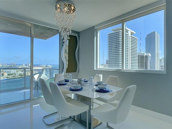 4th image of 253 NE 2nd St APT 3509