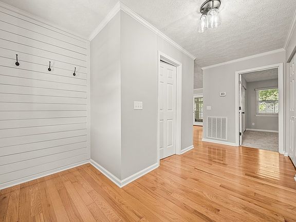 4th image of 1410 N Plantation Dr