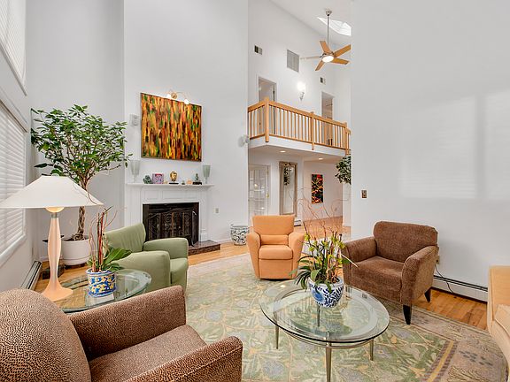 4th image of 64 Cliffside Ln