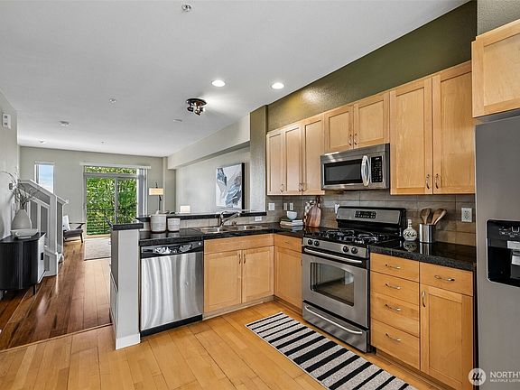 3rd image of 2162 Yakima Avenue