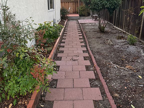 4th image of 960 Jamaica St