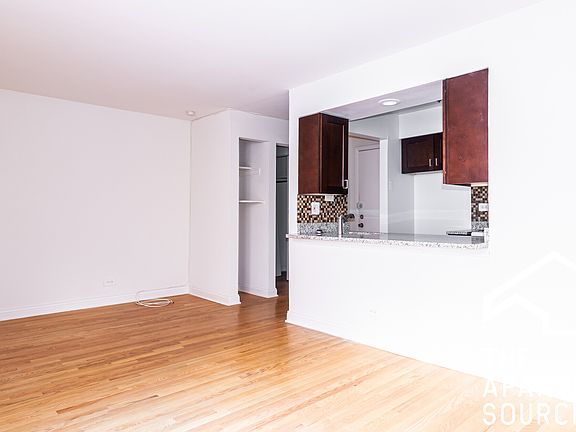 2nd image of 3710 N Pine Grove Ave APT 321