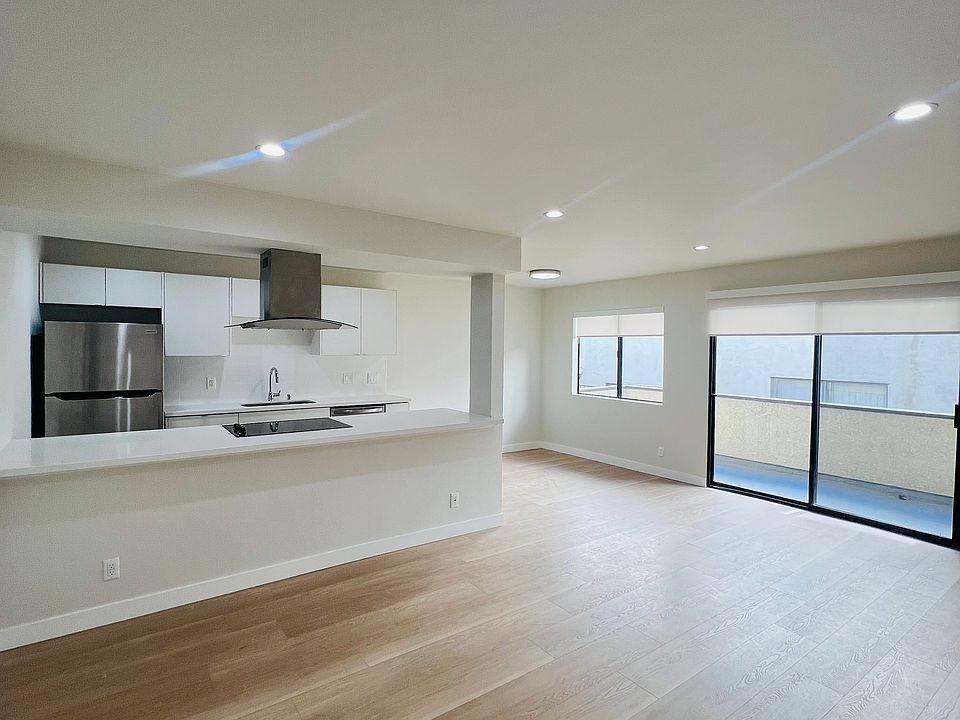 1st image of 11806 Mayfield Ave APT 102