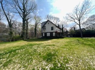 10 Lower Devon Rd, Port Jefferson, NY 11777