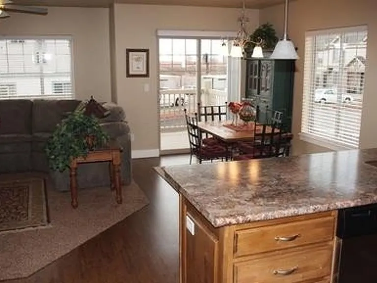 820 N Geneva Rd — Photo 5