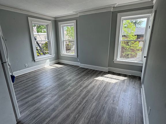 3rd image of 17 Bell Pl Floor 2