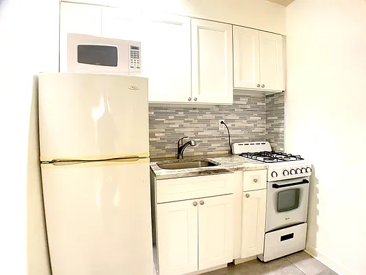 Rented by Bohemia Realty Group | media 10