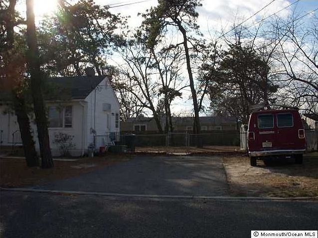 2nd image of 280 Lake Shore Dr
