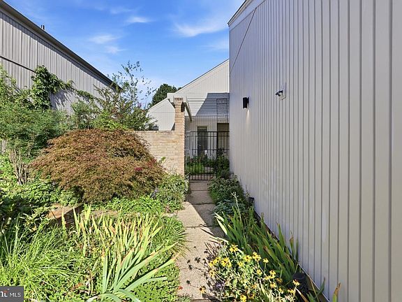4th image of 19108 Rhodes Way