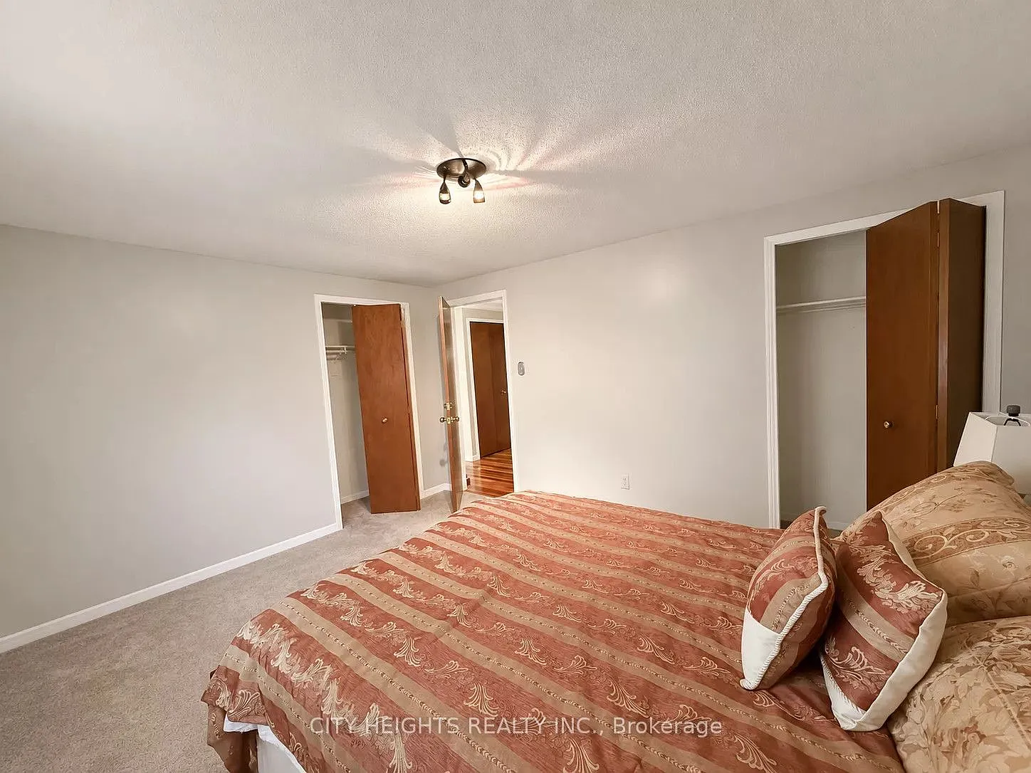 4 bed, $2,900 — Photo 2
