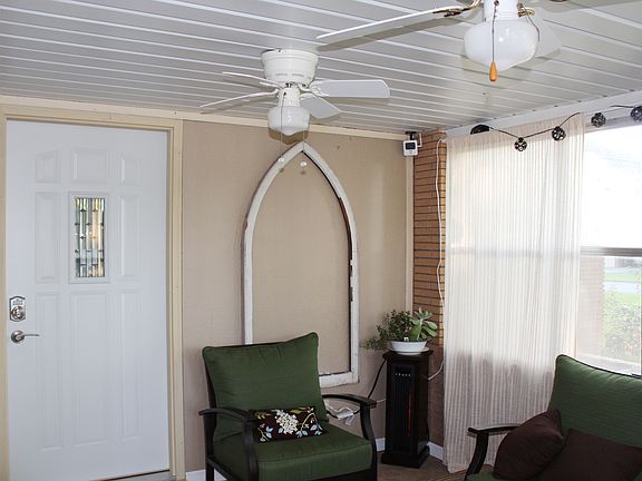 Screened-in Front Porch