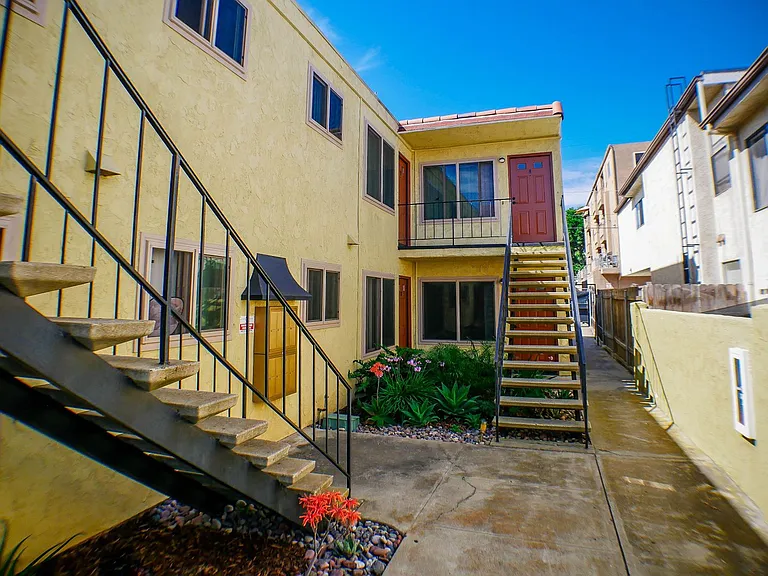 4345 Rialto St — Photo 47