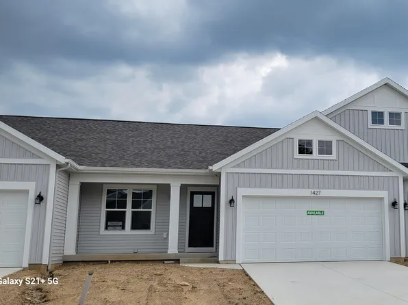 1427 N Village Cir, Kalamazoo, MI 49009