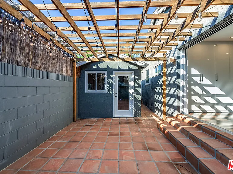 7722 Clinton St — Photo 24