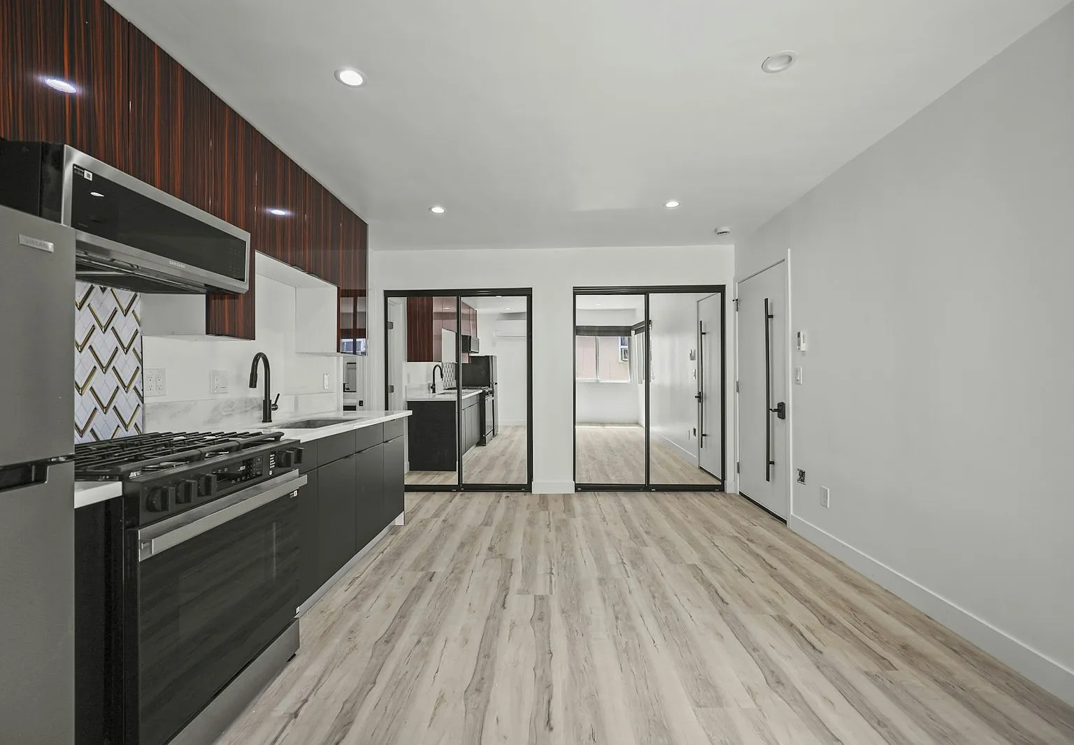 111 Normandie Avenue, Unit 15 — Photo 4