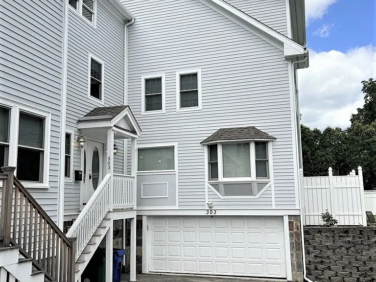 303 Cabot St — Photo 1