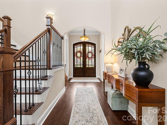 4th image of 832 Bellegray Rd