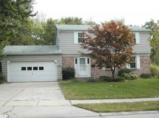 808 Cedarhill Dr, Cincinnati, OH 45240