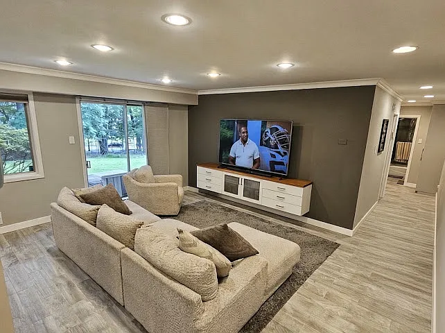 2 bed, 970 sqft, $2,400 — Photo 3