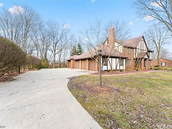 3rd image of 1938 Pearce Cir