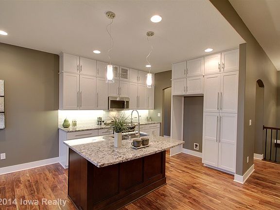 3rd image of 14203 Oakwood Dr