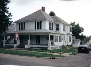 902 Jackson Ave, Charleston, IL 61920