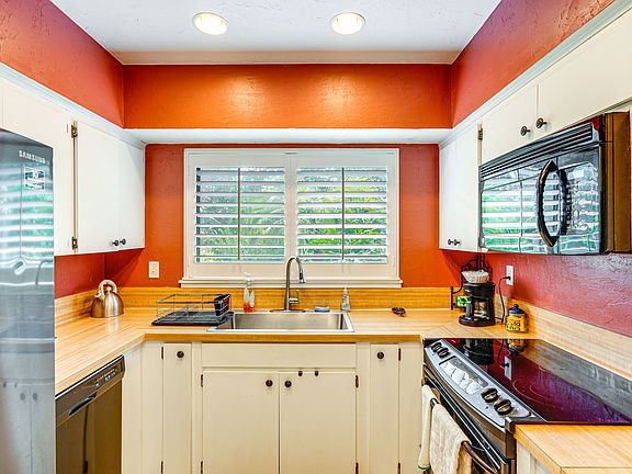5th image of 105 Canterbury Dr