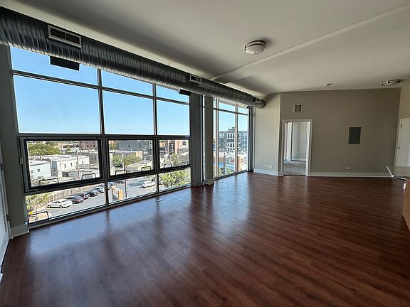3rd image of 2000 N Milwaukee Ave #401