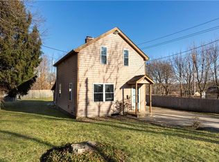 8 Whitford St, Coventry, RI 02816