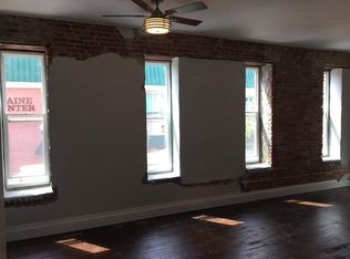 104 N 6th St #202, Quincy, IL 62301
