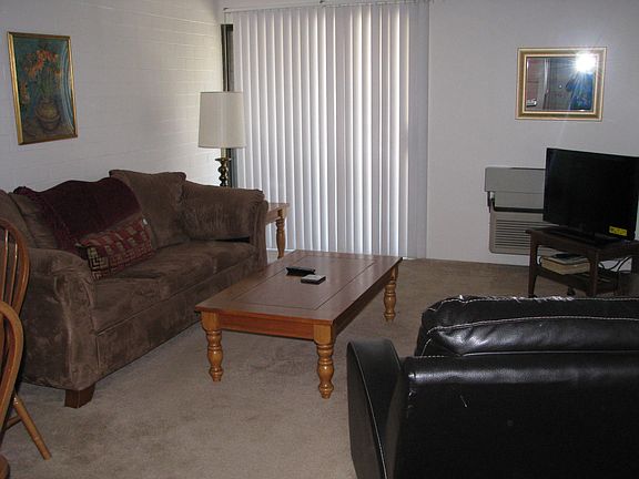 2nd image of 2106 Kanawha Blvd E