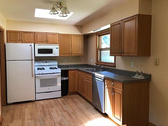 5th image of 402 W Fairoaks Dr