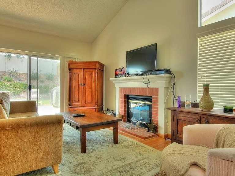 1644 Hill Top Ln — Photo 3