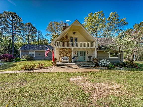 3rd image of 108 Heather Ln