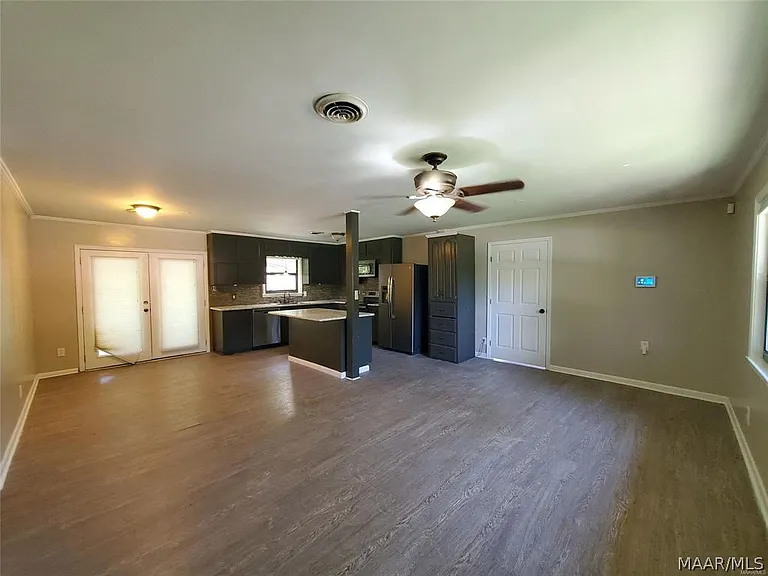 860 Greg Dr — Photo 2