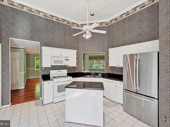 4th image of 16 Mary Carroll Ct #16