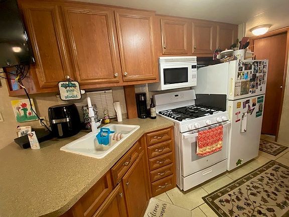 5th image of 6067 Periwinkle Dr
