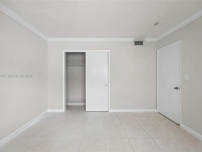 5450 Hollywood Blvd #202 — Photo 11