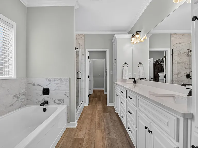 9025 Wooddale Dr — Photo 12