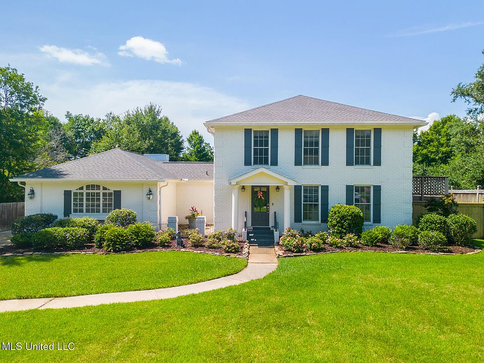 1st image of 12 Greenbriar Dr