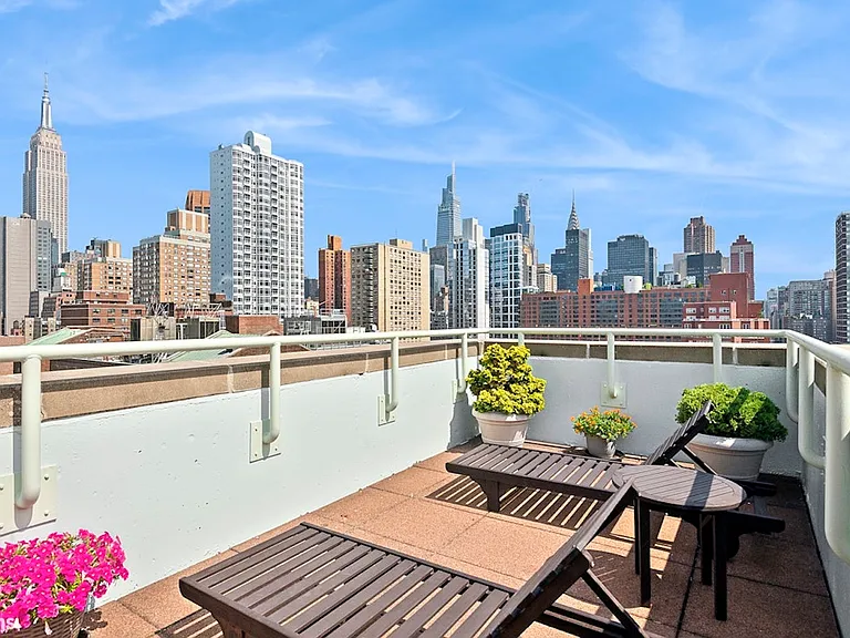 250 E 30th St #8J — Photo 7